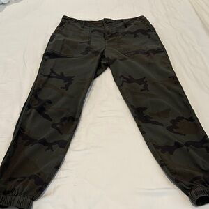 Women’s Camouflage Cargo/Jogger Pant